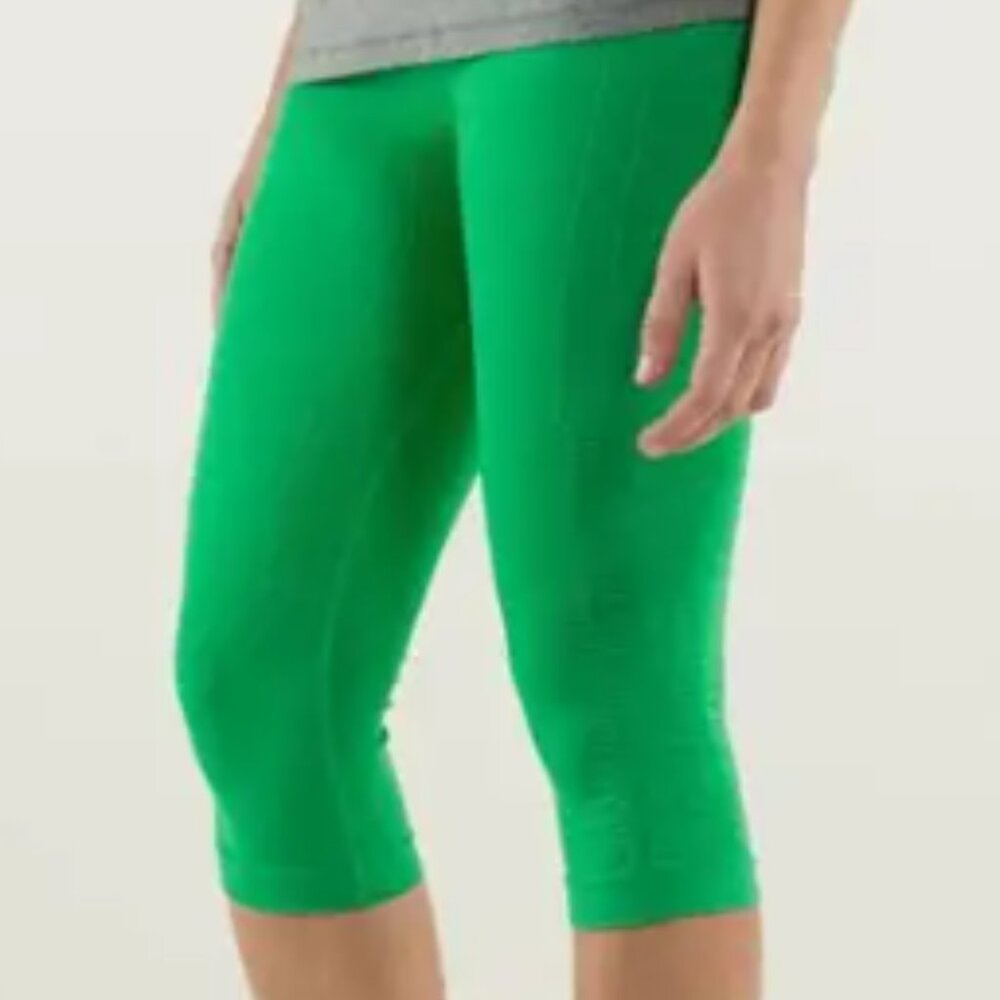 LULULEMON In the Flow Crop II Green Bean Yoga Leggings Size 4 Cropped Capri